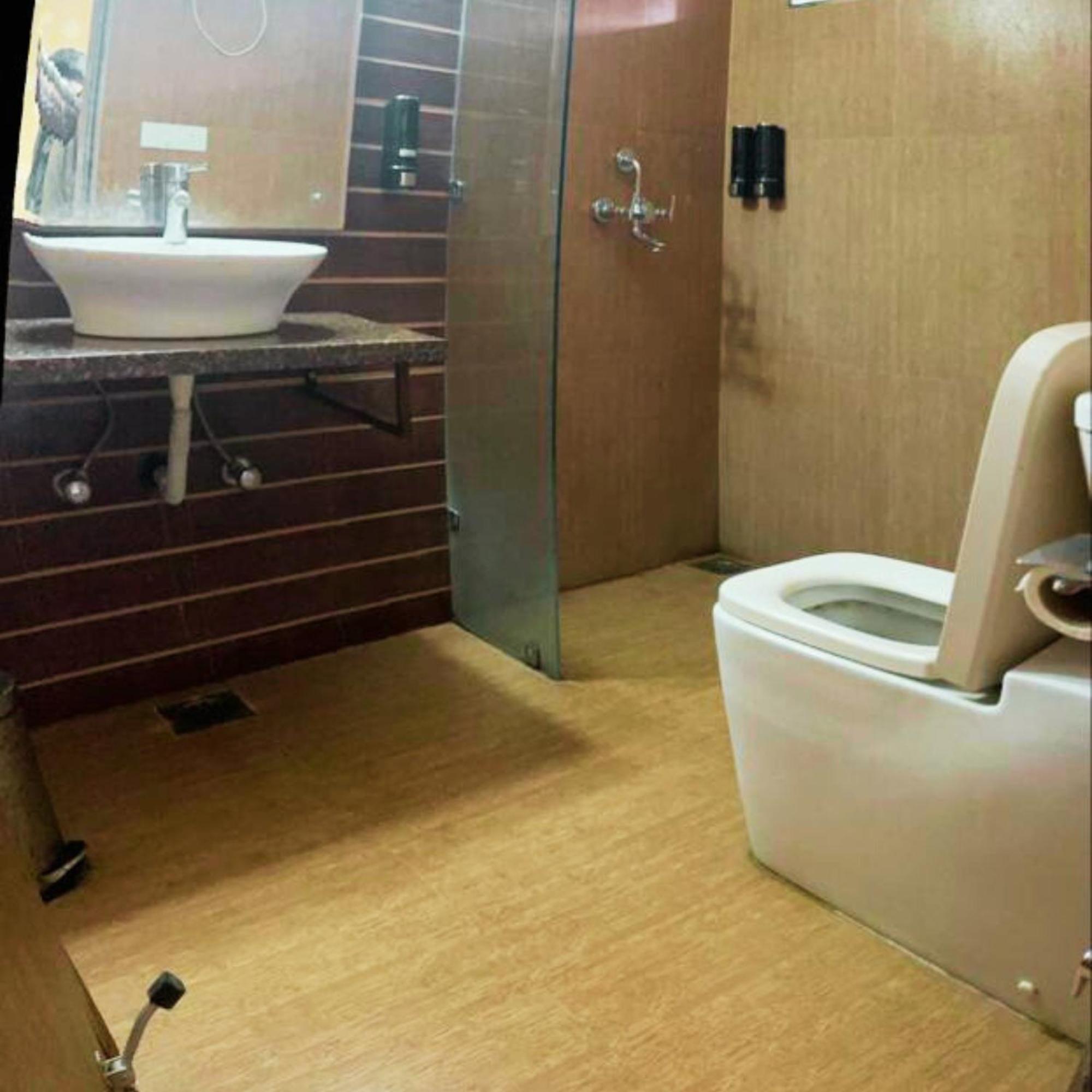 לקנאו Hotel Lake View Grand מראה חיצוני תמונה