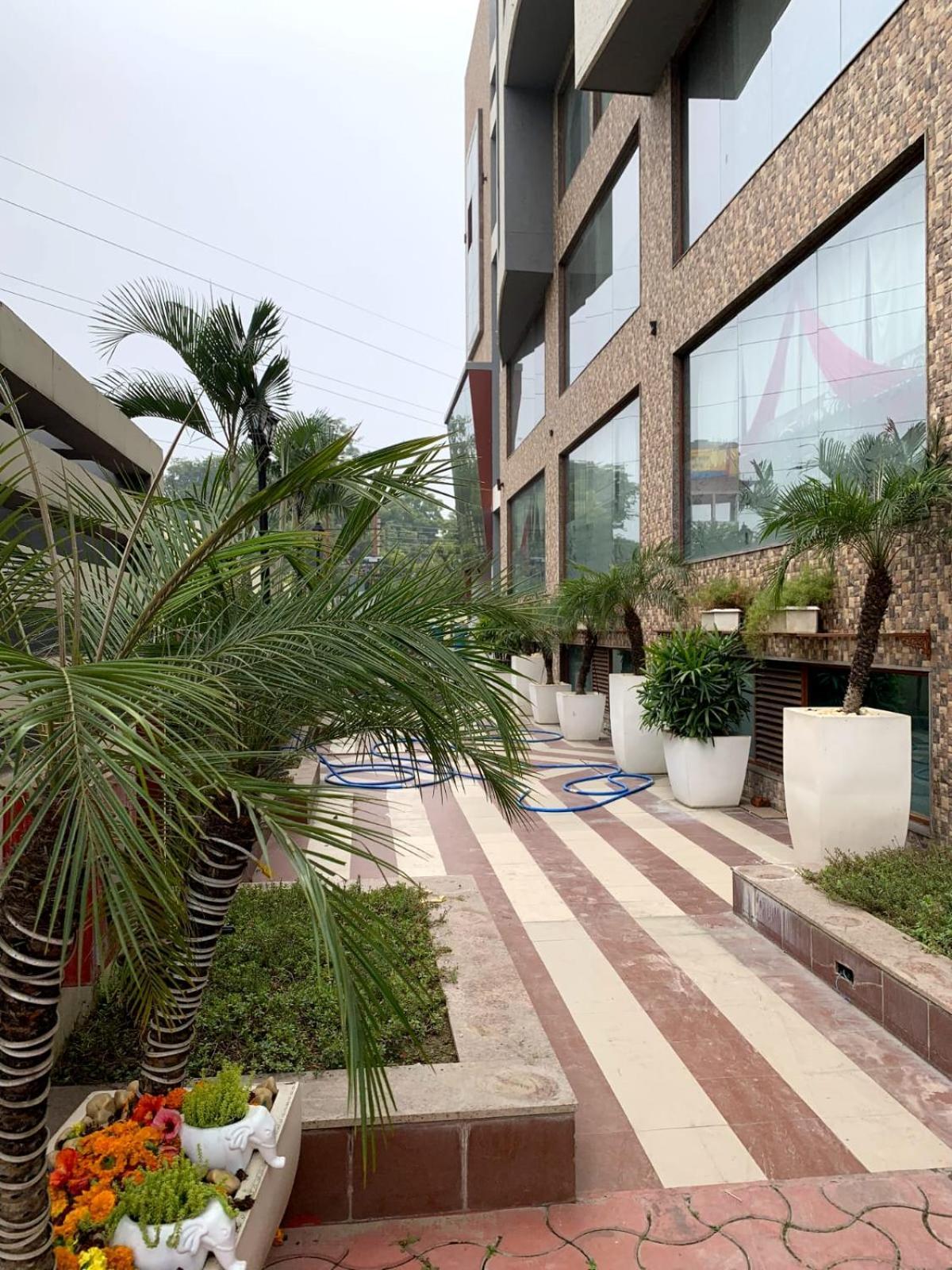 לקנאו Hotel Lake View Grand מראה חיצוני תמונה