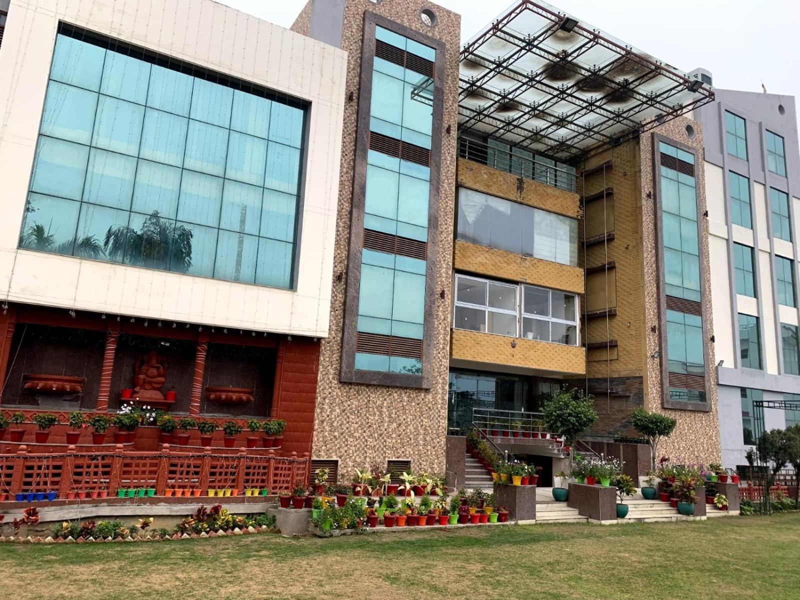 לקנאו Hotel Lake View Grand מראה חיצוני תמונה