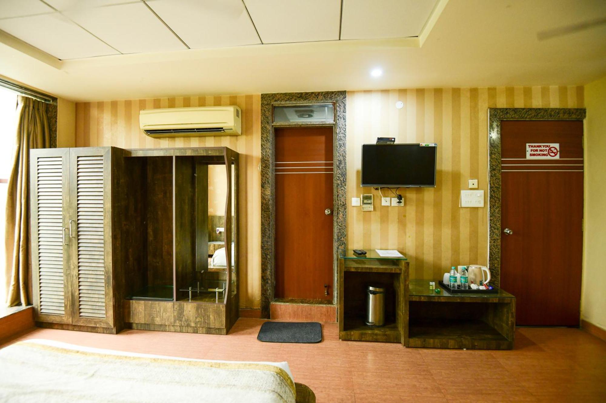 לקנאו Hotel Lake View Grand מראה חיצוני תמונה